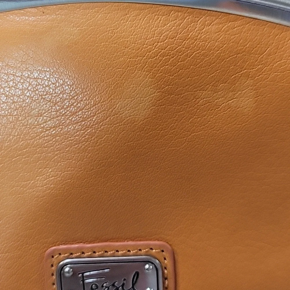 FOSSIL LEATHER BUNDLE - Picture 14 of 16